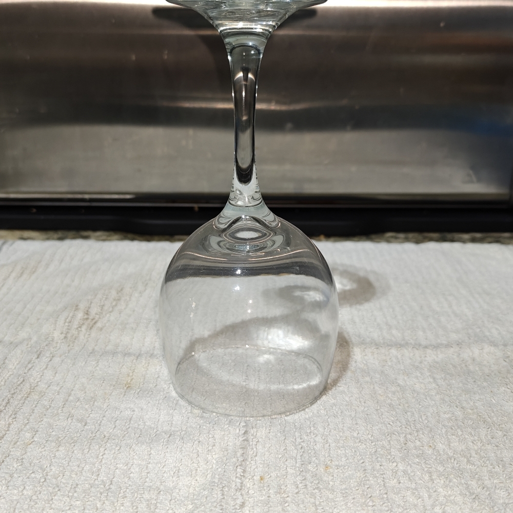 Small Single Wine Glass - Picture 2 of 2